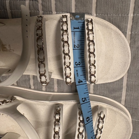 CHANEL CHAIN CALFSKIN SANDALS 39C - Picture 4 of 6